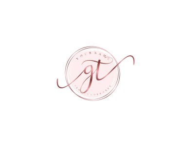 Çiçek ve Minimalist Elementlerle GT El Yazısı Logosu