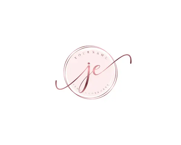 Çiçek ve Minimalist Elementlerle JE El Yazısı Logosu