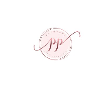 Çiçek ve Minimalist Elementlerle PP El Yazısı Logosu