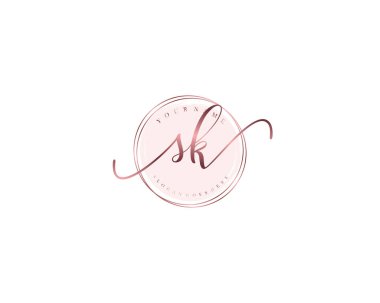 Çiçek ve Minimalist Elementlerle SK El Yazısı Logosu