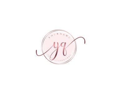 Çiçek ve Minimalist Elementlerle YQ El Yazısı Logosu