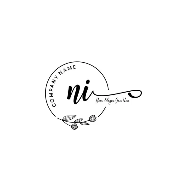 Botanik Elementli Zarif NI İlk Logo Tasarımı