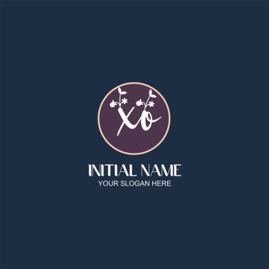 Botanik Elementli Zarif XO İlk Logo Tasarımı