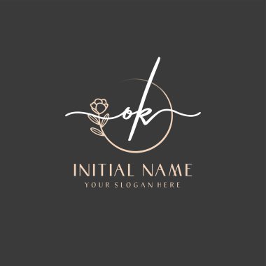 Marka ve Kimlik için Güzel Çiçek Tamam İlk Logolar