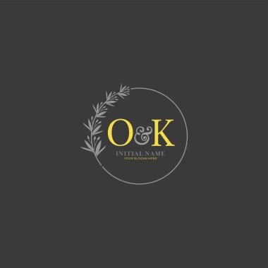 Tamam Botanik Elementlerle İlk Logo Şablonları