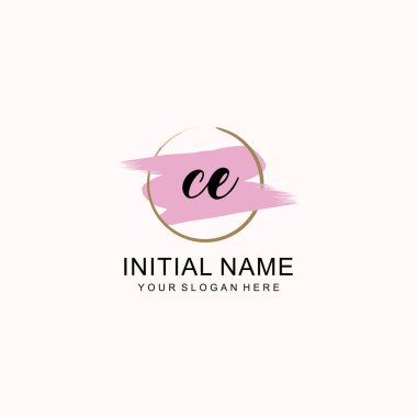 CE Sanatsal Fırça Aksanlı El Yazısı Logosu