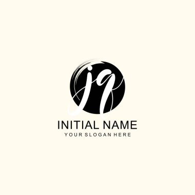 Sanatsal Fırça Aksanlı JQ Modern El Yazısı Logosu