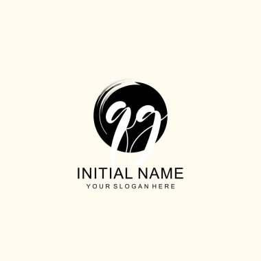 Sanatsal Fırça Aksanlı QG Modern El Yazısı Logosu