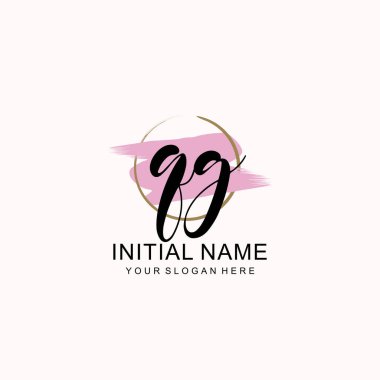 Sanatsal Fırça Aksanlı QG Modern El Yazısı Logosu