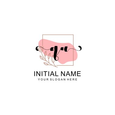 Sanatsal Fırça Aksanlı QU Modern El Yazısı Logosu