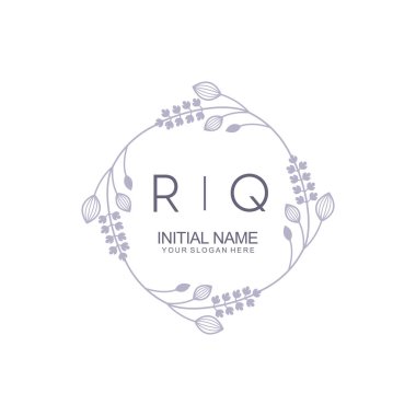 Çiçek İlham Veren İlk RQ Logoları Zamansız ve Sanatsal Markalaşma İçin