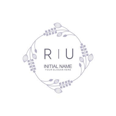 Çiçek İlham Veren İlk RU Logoları Zamansız ve Sanatsal Markalaşma İçin