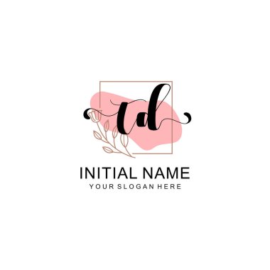 Sanatsal Fırça Aksanlı TD Modern El Yazısı Logosu