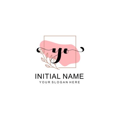 Sanatsal Fırça Aksanlı Modern El Yazısı Logosu