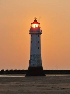 Sahildeki deniz feneri