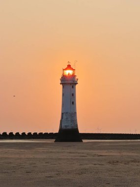 Sahildeki deniz feneri