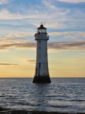 Gün batımında deniz feneri