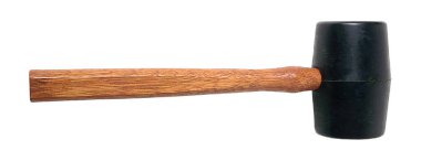 Tahta saplı siyah plastik çekiç beyaz arka planda izole edilmiş.