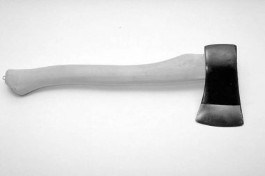 Tahta saplı geleneksel Balta beyaz arkaplanda izole