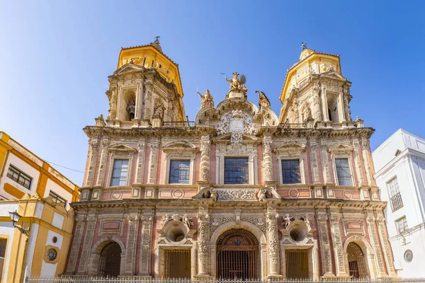 西班牙安达卢西亚塞维利亚历史名城圣路易斯 德洛斯弗朗切斯科斯华丽华丽教堂的立面 — 图库照片