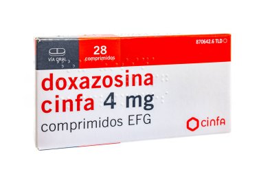 Huelva, İspanya - 24 Aralık 2022: Cinfa Laboratuvarından bir İspanyol Doxazosin kutusu. Doxazosin, yüksek kan basıncını (hipertansiyon) ve genişlemiş prostatın belirtilerini tedavi eder.