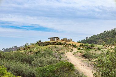 Dolmen El Pozuelo 'nun Megalitik oluşumunun bir numaralı Dolmen' i. El Pozuelo arkeolojik alanı İspanya 'nın Endülüs eyaletinin Huelva kentindeki Zalamea la Real belediyesinde yer almaktadır.