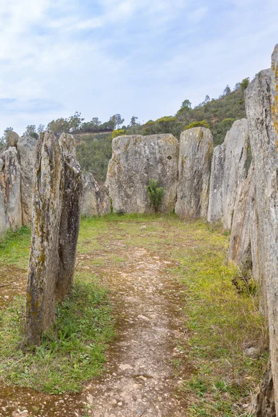 多门4号 波祖埃洛的巨型岩层 Pozuelo考古遗址位于西班牙安达卢西亚Huelva市Zalamea Real市的乡村土地上 — 图库照片