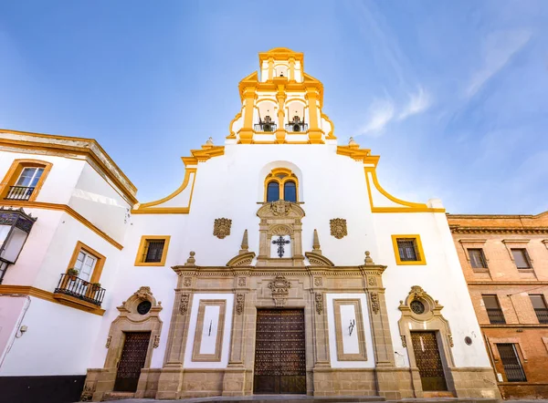 サンタ クルス教会のファサード 聖十字架 18世紀に完成したカトリック寺院 それはスペインのセビリアにある小さな聖職者の聖霊の修道院の教会でした — ストック写真