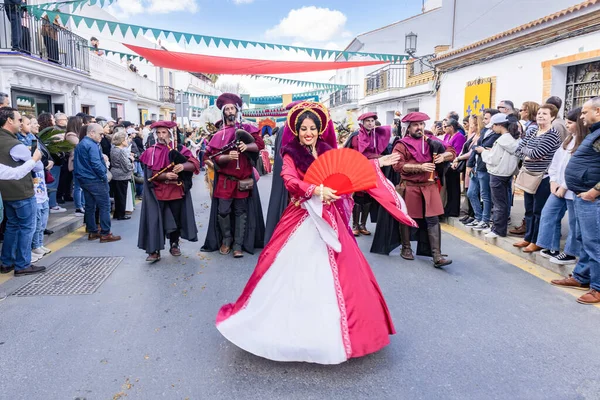 2023年3月18日 西班牙韦尔瓦 西班牙安达卢西亚韦尔瓦省帕洛斯德拉弗兰特拉的中世纪发现展示会上一位美丽的异国情调女舞者 — 图库照片