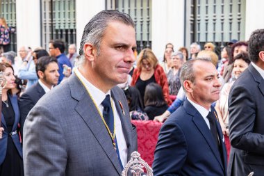 Huelva, İspanya - 1 Nisan 2023: Javier Ortega Smith, VoX siyasi partisinin liderlerinden biri, İspanya Kutsal Haftası boyunca Passion 'a İspanya' nın İsa Mesih 'ine eşlik etti. 