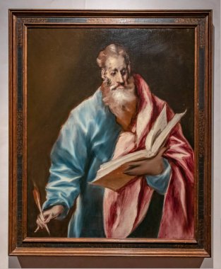 Toledo, İspanya - 29 Ekim 2021: Saint Matthew, San Mateo 'nun 1608-1614 yıllarındaki resmi. Tuval üzerine yağ. Aziz Matthew 'un elinde büyük bir kitap ve incillerden birinin yazarı olarak bir tüy kalemi var.