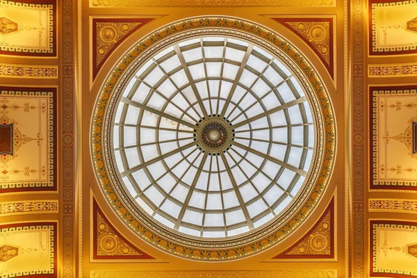 ロンドン イギリス 2023年5月 ロンドン国立美術館の美しい装飾されたドームのインテリアビュー — ストック写真