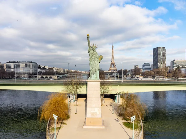 Vista Aérea Del Dron Estatua Libertad París Francia Con Torre — Foto de Stock