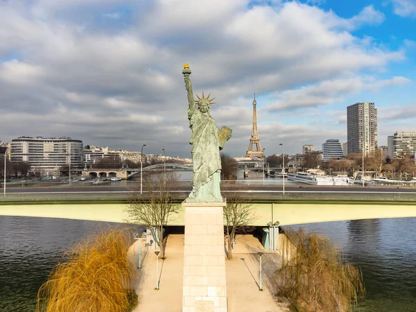 Vista Aérea Del Dron Estatua Libertad París Francia Con Torre — Foto de Stock
