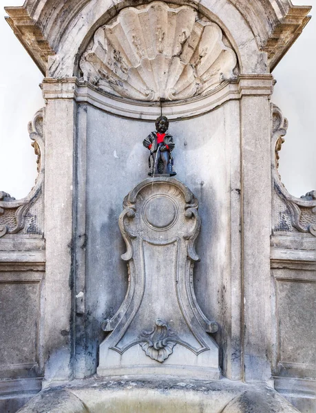 Manneken Pis Rocker Look Kleid Ein Wahrzeichen Bronze Brunnenskulptur Zentrum — Stockfoto