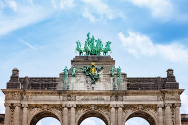 Parc du Cinquantenaire, Brüksel, Belçika 'nın merkezindeki Cinquantenaire Anıt Salonu' nda 