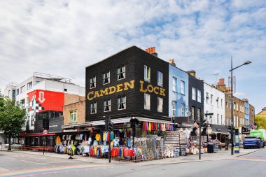 Camden Town mahallesi ünlü pazarları, restoranları ve alternatif kültürüyle