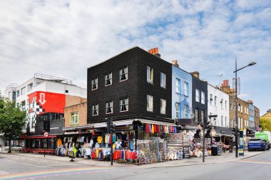 Camden Town mahallesi ünlü pazarları, restoranları ve alternatif kültürüyle