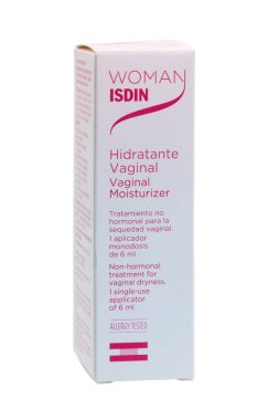 Huelva, İspanya - 25 Eylül 2023: Kadın ISDIN, Vajinal Krem jeli vajinal kuraklık ve körelme, cinsel ilişki sırasında kayganlaştırma ve ağrı azlığı belirtilerini azaltır.
