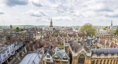 Oxford, İngiltere 'deki Brasenose Koleji ve All Saints Kilisesi' nin hava görüntüsü. Brasenose Koleji, Birleşik Krallık 'ta Oxford Üniversitesi' nin kurucu üniversitelerinden biridir..