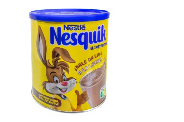 Huelva, İspanya - 17 Ekim 2023: Nesquik, ABD 'de Nestle Quik adlı çikolata aromalı sütün bir karışımı olan ve Nesquik olarak Avrupa' da piyasaya sürülen bir gıda ürünüdür.