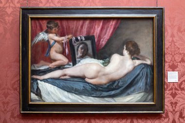 Londra, İngiltere - 19 Mayıs 2023: The Rokeby Venus, nam-ı diğer The Tuvalet of Venus, Venüs at her Mirror, Venus and Cupid, tablo Diego Velazquez tarafından yapıldı, Londra Ulusal Galerisi 'nde sergilendi.