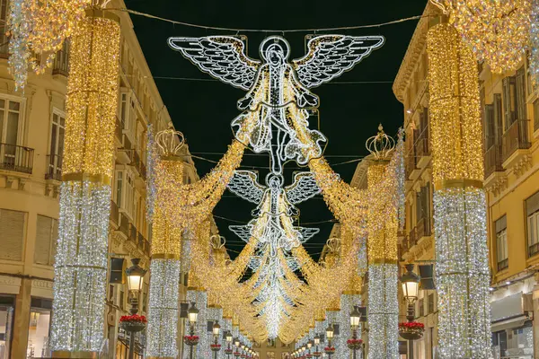 Larios caddesinde, Malaga 'da, Endülüs' te, İspanya 'da Noel ışıkları süslemesi