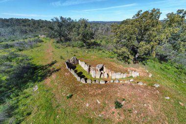 Gabrieles dolmen kompleksinin bir parçası olan de la Encina, Huelva ili Valverde del Camino belediyesinde, Endülüs, İspanya