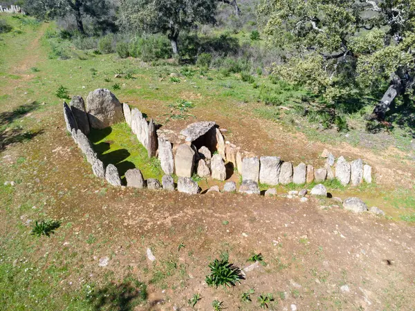 Gabrieles dolmen kompleksinin bir parçası olan de la Encina, Huelva ili Valverde del Camino belediyesinde, Endülüs, İspanya