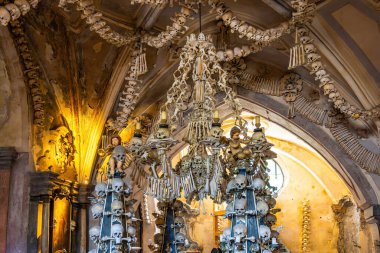 Kutna Hora, Çek Cumhuriyeti - 29 Mayıs 2024: Sedlec Ossuary, All Saints Mezarlığı 'nın altındaki küçük bir Katolik şapeli.