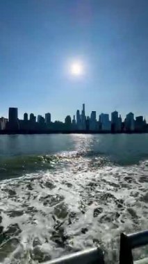 Manhattan 'dan Uzaklara yelken açmak (New York, New York, ABD)