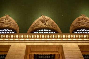 New York, New York, ABD 21 Mart 2025 Grand Central 'da Üç Kemerli ve Yıldızlı Tavan