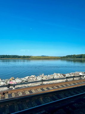 Still Tracks With the River (Hudson Valley, New York, ABD)