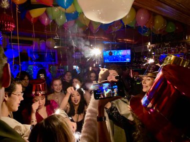Brooklyn, New York, ABD - 31 Aralık 2018 Brooklyn Restoranında Yeni Yıl Partisi